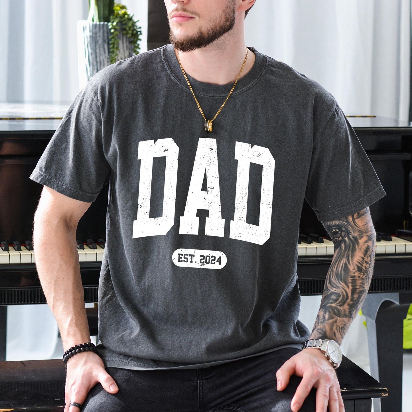 Couple T-Shirt Mama, Dad, Est. 2024 Shirt for Men and Women 100% Cotton Retro Look Oversized Graphic Tee