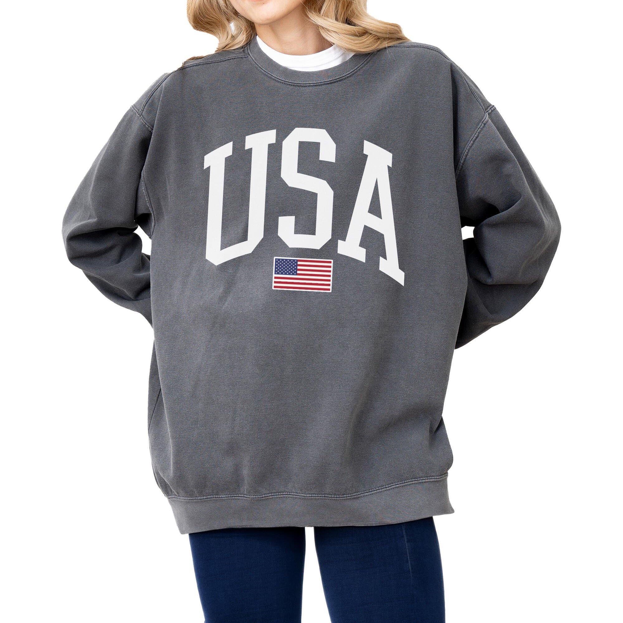 Tee Territory USA Flag Sweatshirt for 4th of July, Independence Day – Graphic Pullover for Women, Men, Unisex, 80% Cotton